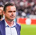 L'Antwerp déploie une banderole pour Overmars : vague de critiques 