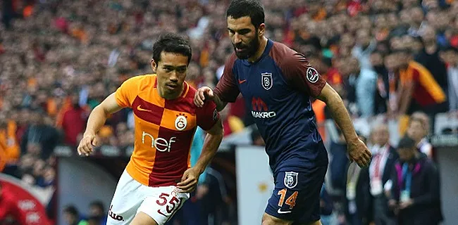 Arda Turan suspendu 16 matches pour avoir poussé un juge de ligne! (VIDEO)