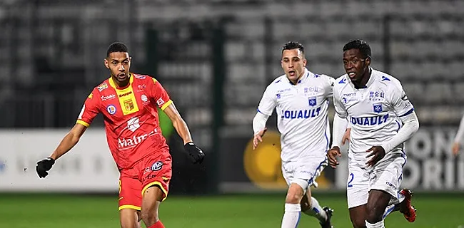 Surréaliste! Deux joueurs d'Auxerre se battent entre-eux en plein match (VIDEO)