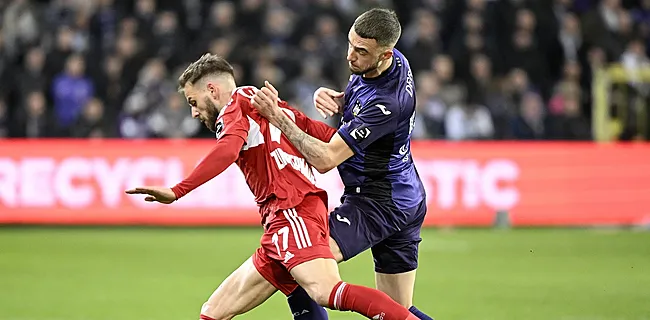 Penalty pour Genk, rouge pour Debast? Oui, pour le VAR, non pour l'arbitre