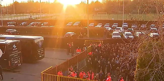 Les fans du Club demandent le départ de Hoefkens, Mignolet intervient